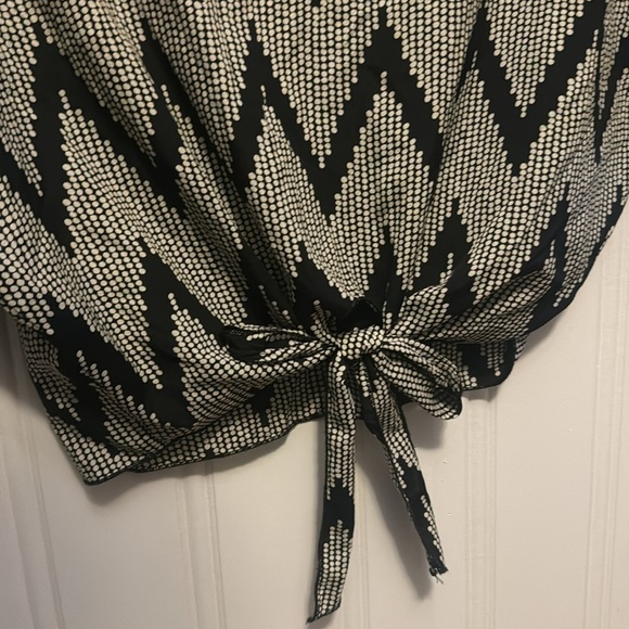 Black & White Tie Front Blouse from Sophie & Kate - Size Medium - Picture 4 of 8